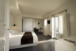 In-room safe, free WiFi, bed sheets