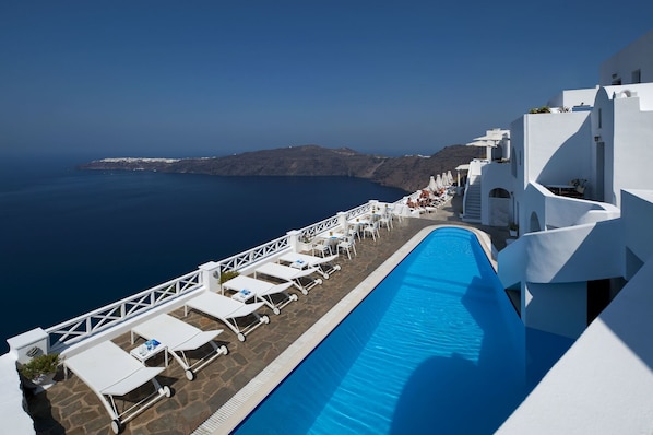 Outdoor pool, sun loungers