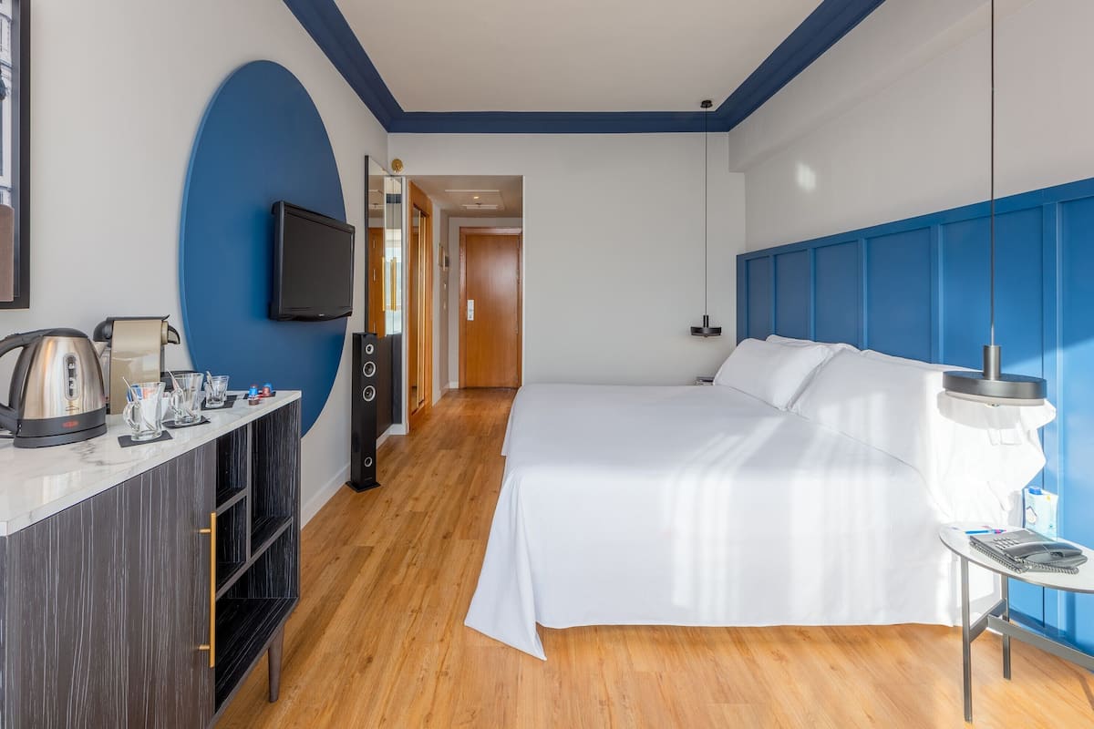 Innside, Rom – premium, sjøutsikt | Minibar, safe på rommet, blendingsgardiner og wi-fi (inkludert)