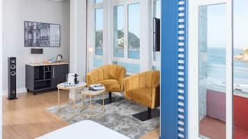 Junior Suite, Terrace, Sea View | Minibar, in-room safe, blackout drapes, free cribs/infant beds