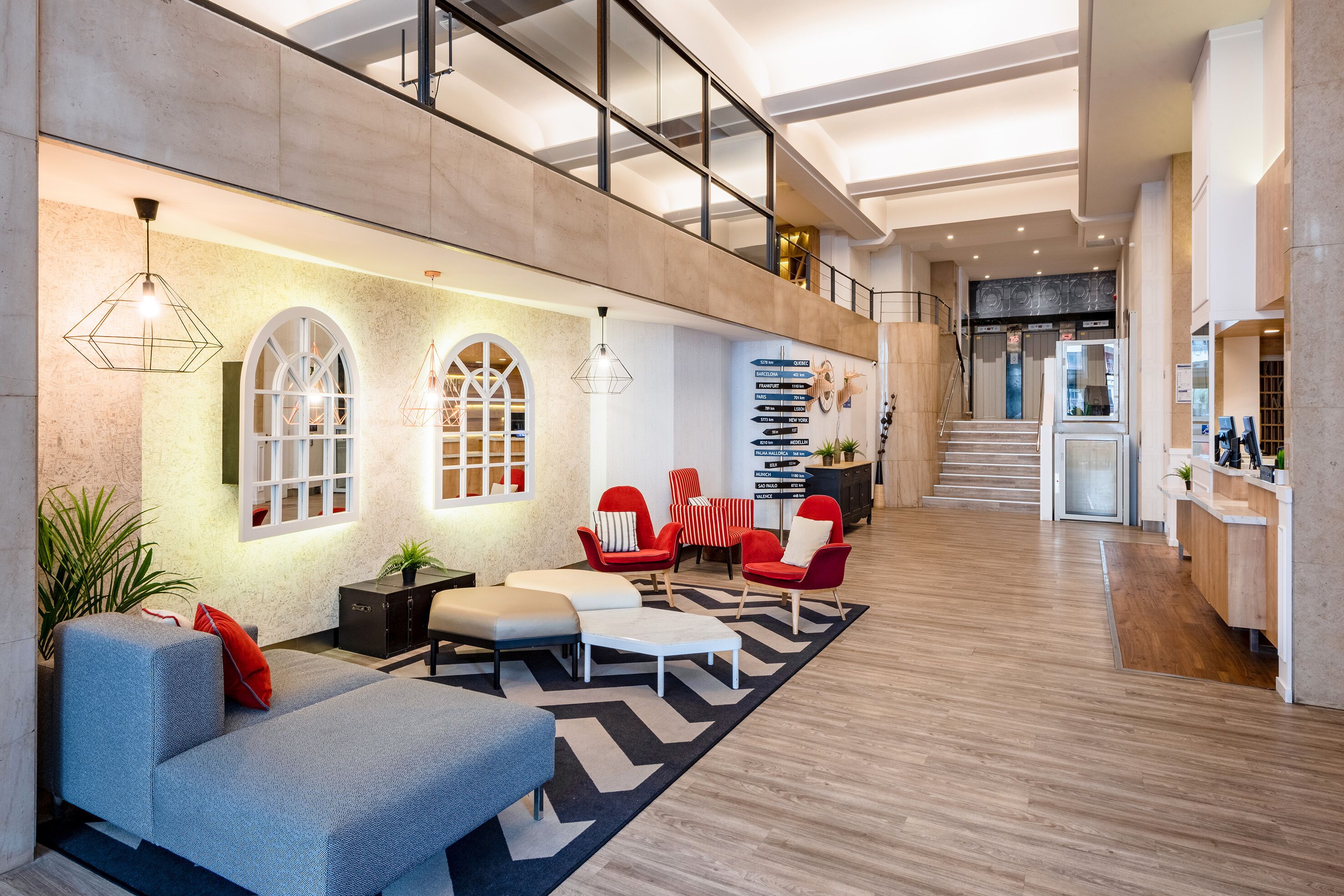 Coin salon dans le hall