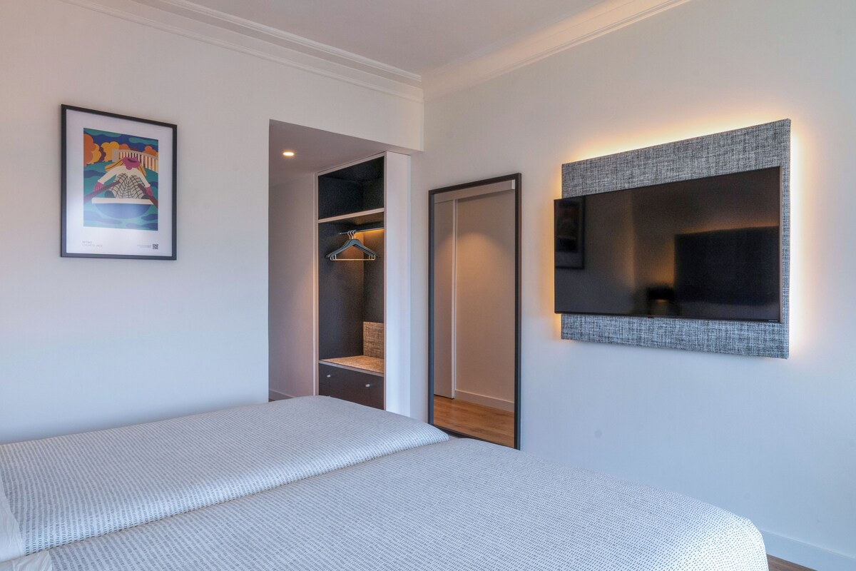 Innside, Zimmer, barrierefrei | Minibar, Zimmersafe, Verdunkelungsvorhänge, kostenloses WLAN