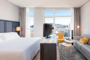 Minibaari, tallelokero huoneessa, pimennysverhot, ilmaiset vauvansängyt