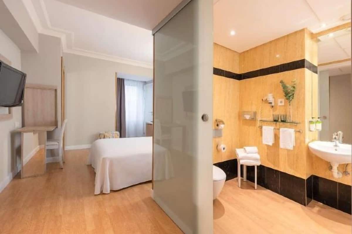Minibar, caja de seguridad en la habitación y cortinas blackout