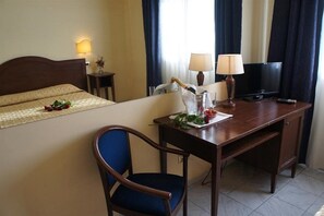 Minibar, wifi gratis, ropa de cama