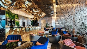 2 bars/lounges, swim-up bar, poolside bar, beach bar