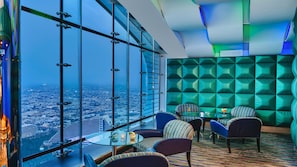 2 bars/lounges, swim-up bar, poolside bar, beach bar