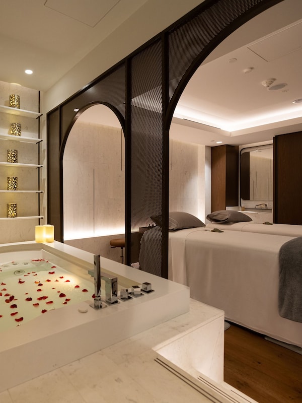 Sauna, body treatments, aromatherapy, body wraps, body scrubs, facials