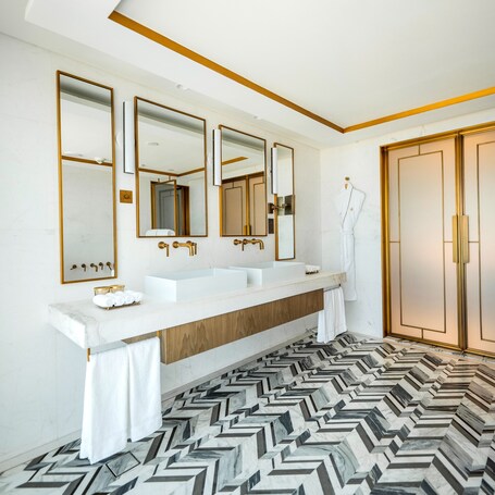Jumeirah Beach Hotel Dubai - Image 97