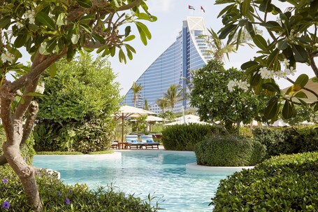 Jumeirah Beach Hotel Dubai - Image 2