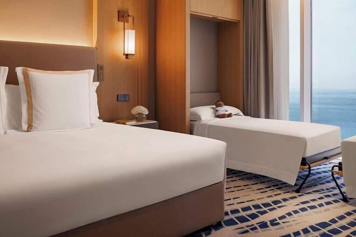 2 sovrum, sängtillbehör av högsta kvalitet och minibar