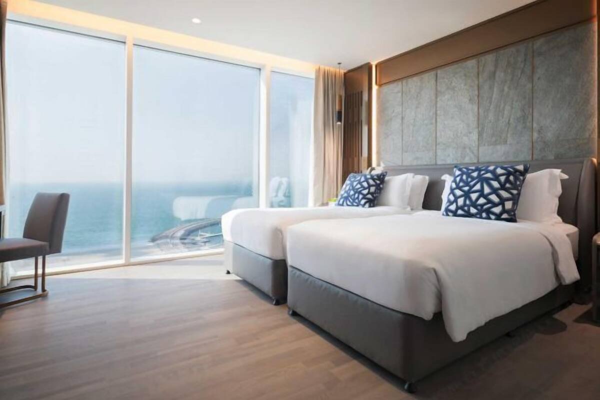 Ropa de cama de alta calidad, minibar, caja fuerte y escritorio