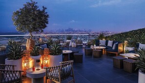 2 bars/lounges, poolside bar