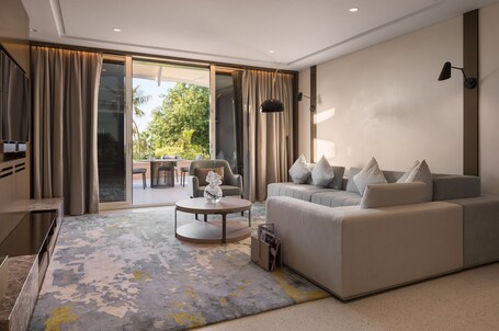 Jumeirah Beach Hotel Dubai - Image 11