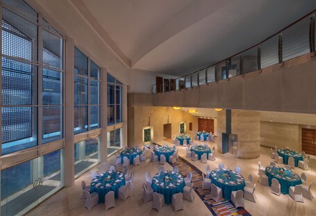 Jumeirah Beach Hotel Dubai - Image 22