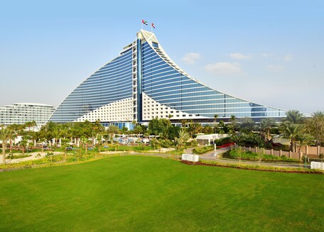 Jumeirah Beach Hotel Dubai - Image 8