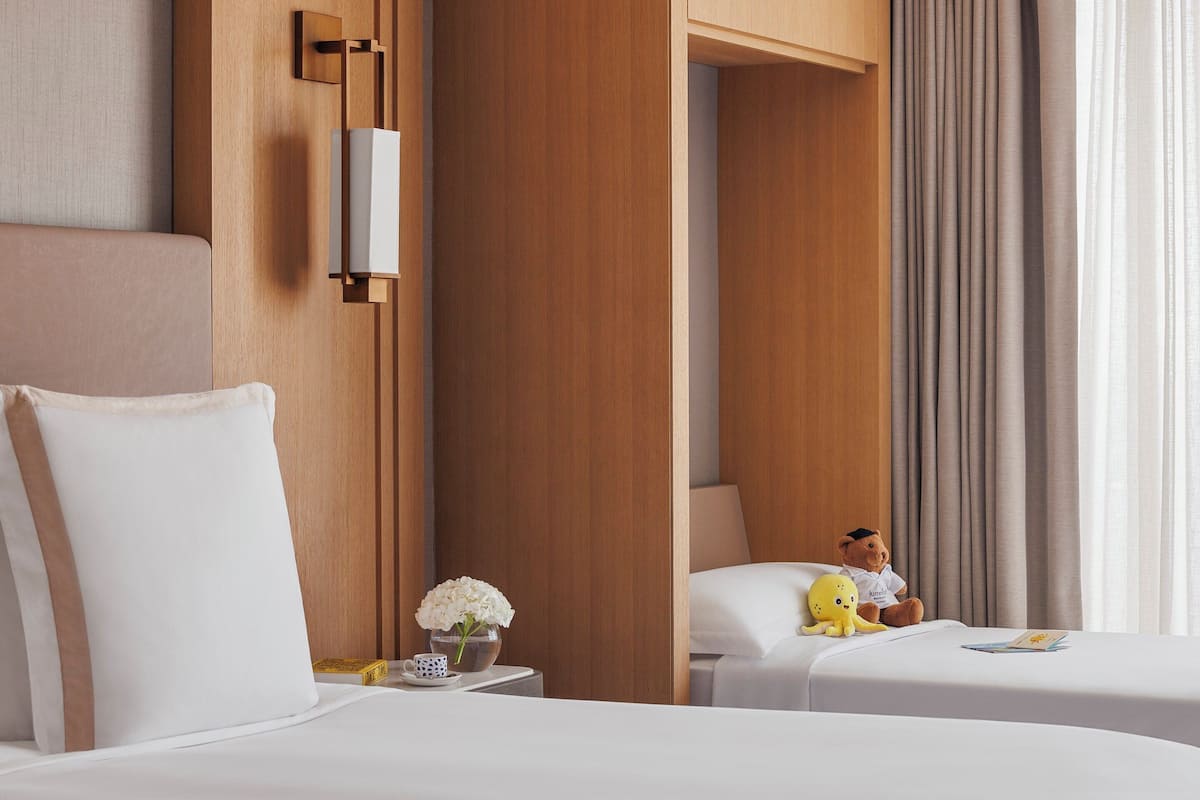 2 bedrooms, premium bedding, minibar, in-room safe