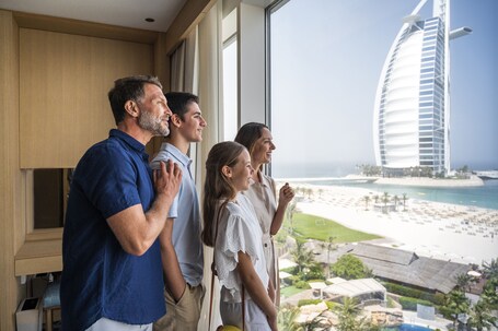 Jumeirah Beach Hotel Dubai - Image 9