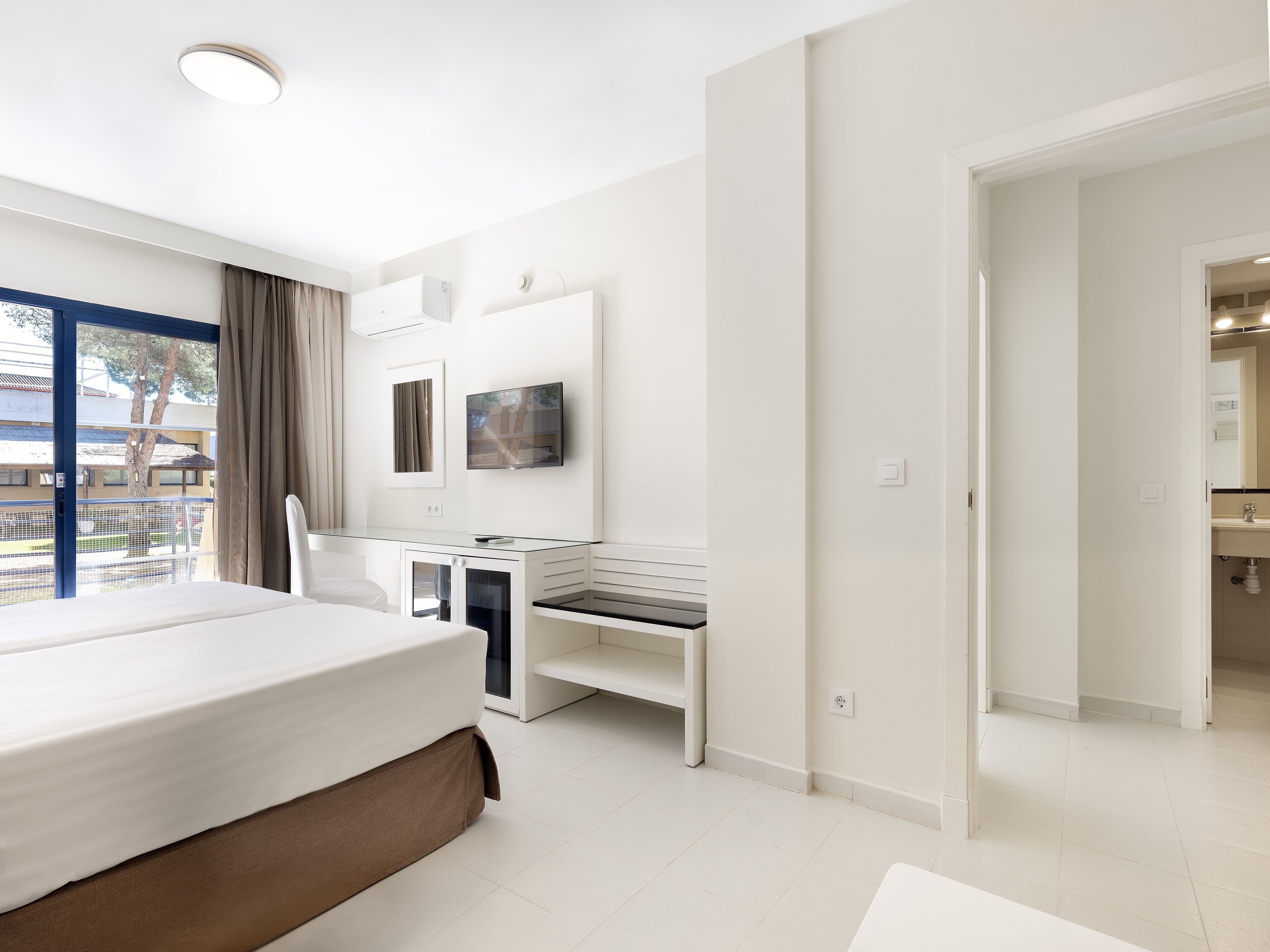 1 bedroom, in-room safe, desk, free wifi