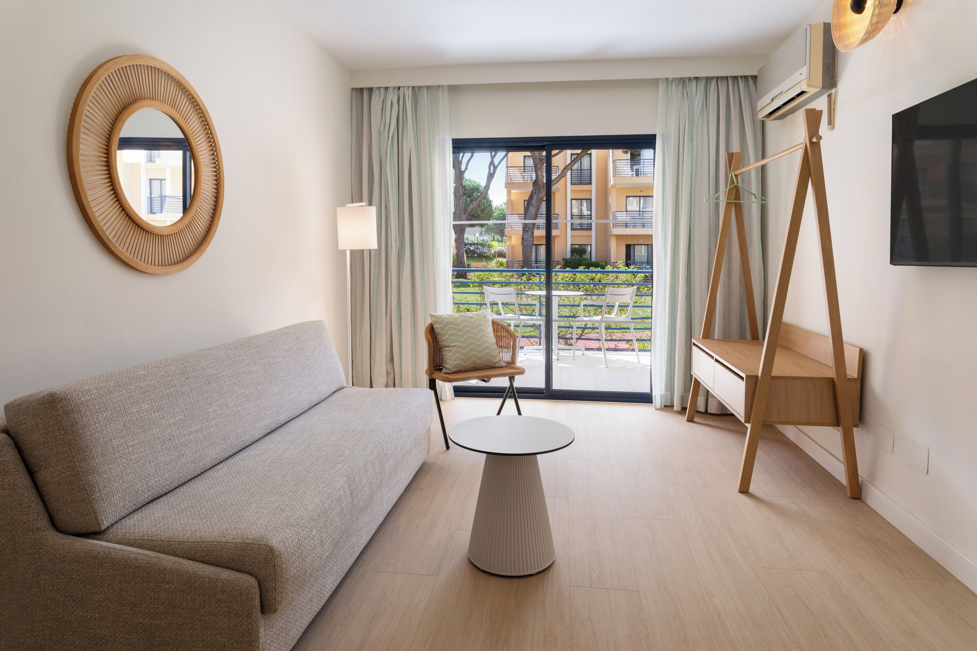 1 bedroom, in-room safe, desk, free wifi