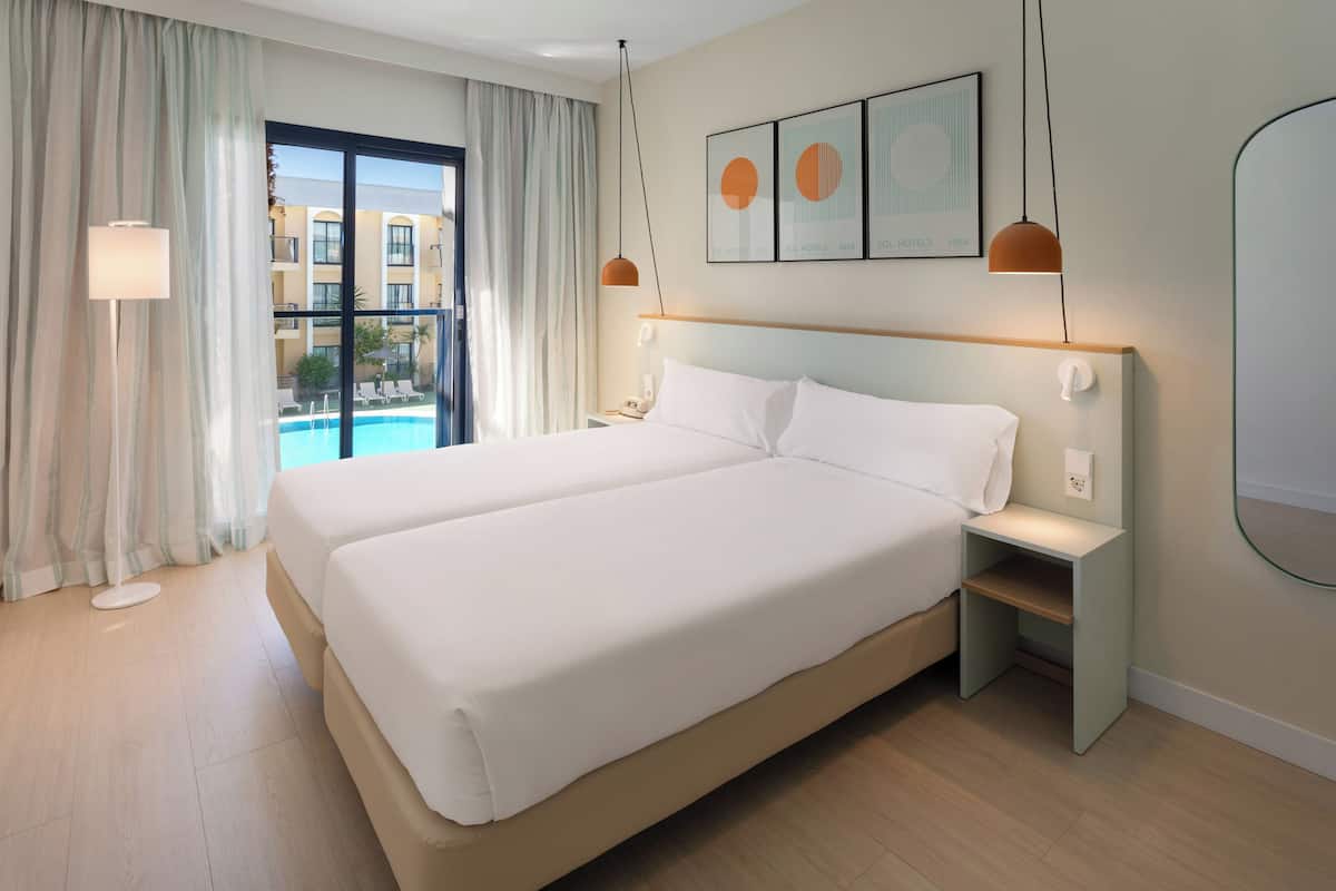 1 bedroom, in-room safe, desk, free WiFi