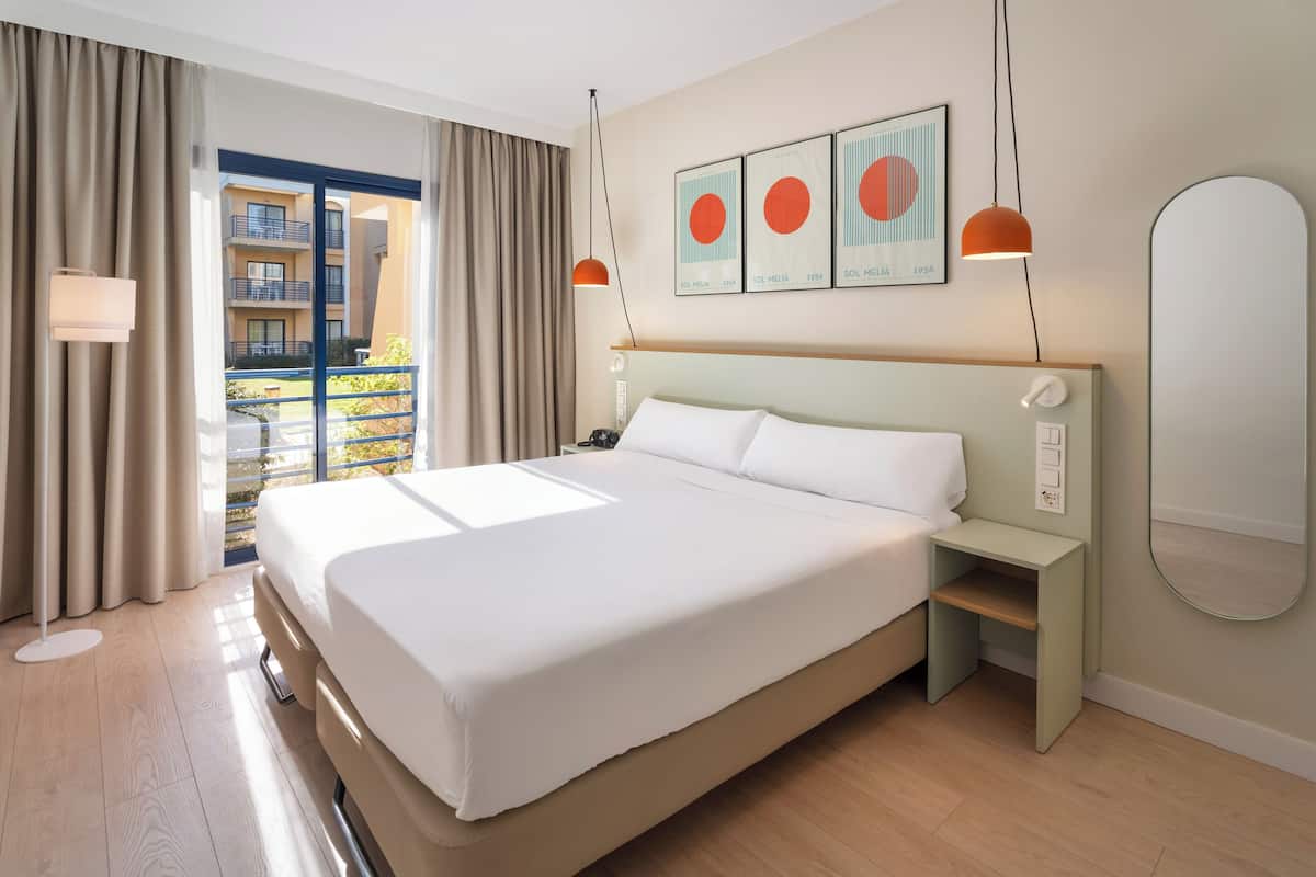 1 bedroom, in-room safe, desk, free WiFi