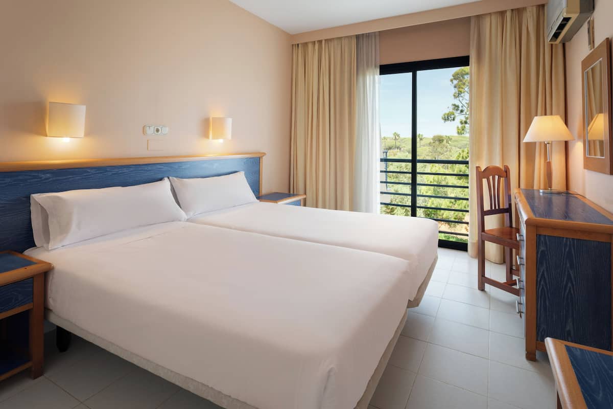 1 bedroom, in-room safe, desk, free WiFi