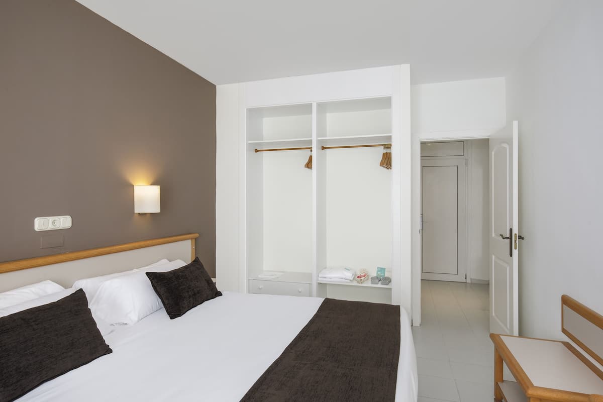1 bedroom, in-room safe, desk, free WiFi