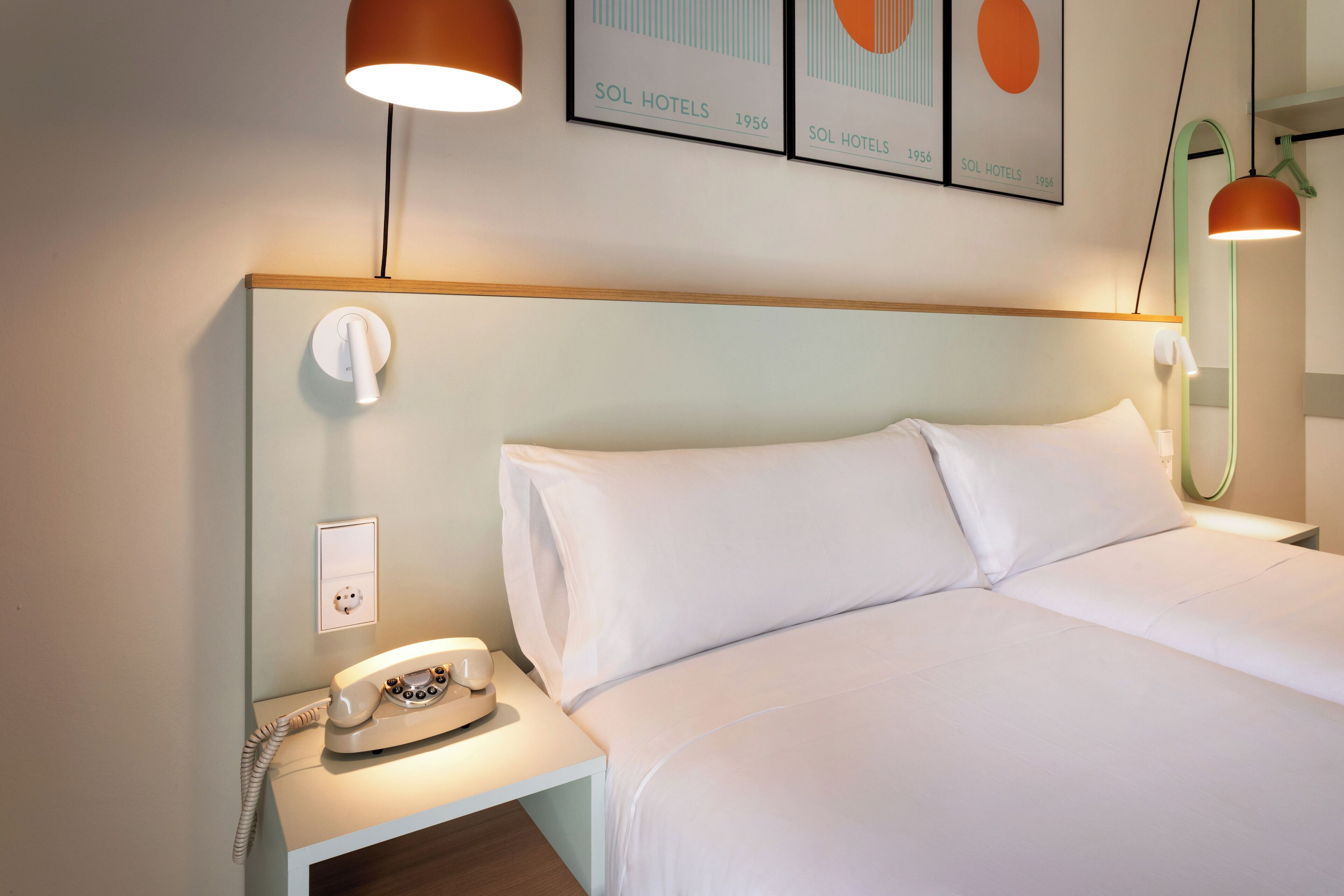 Värdeförvaringsskåp på rummet, skrivbord, gratis wi-fi och sängkläder