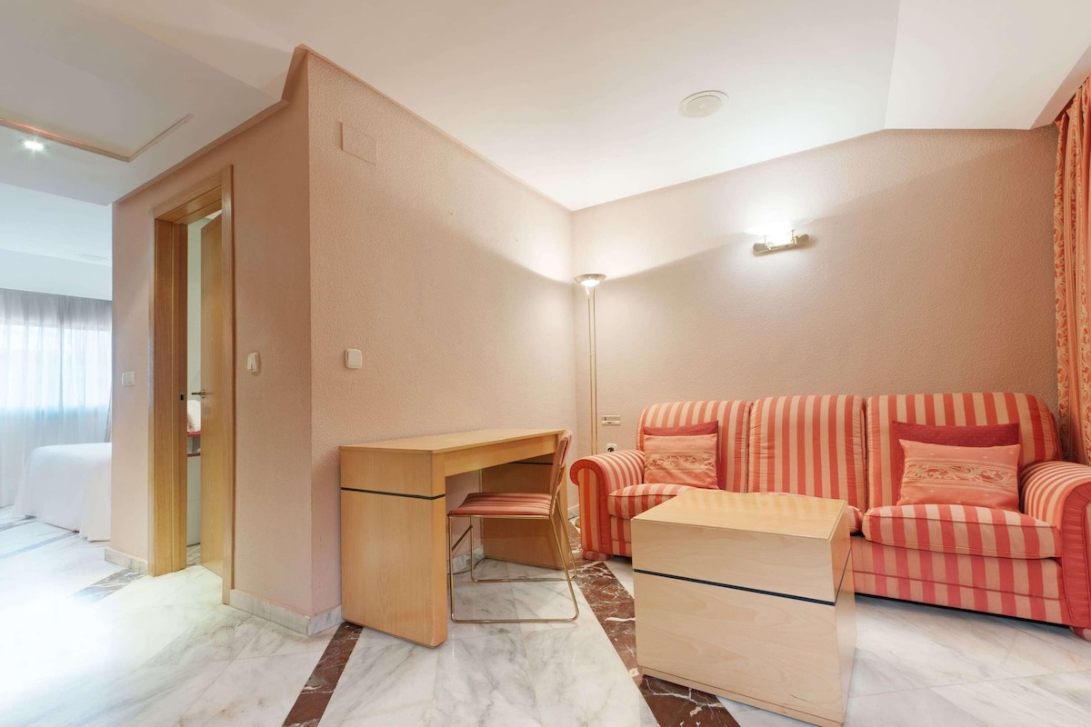 Down comforters, minibar, in-room safe, desk