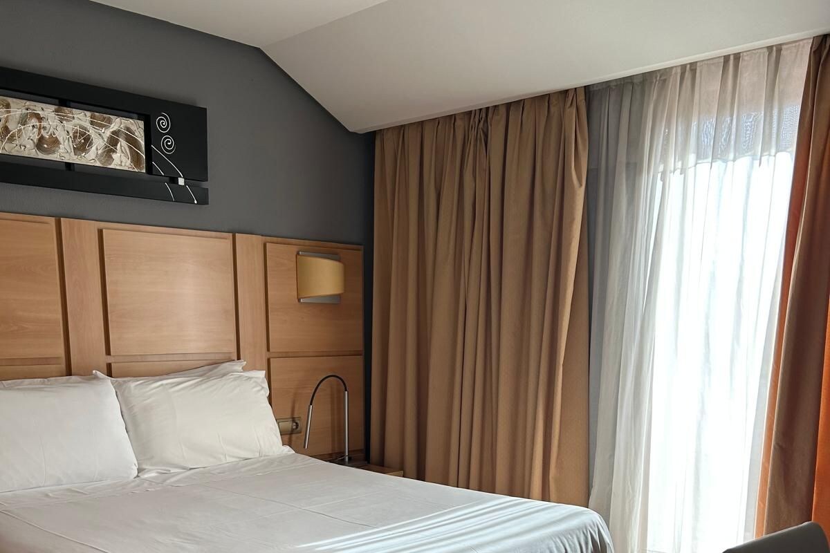 Superior Double or Twin Room | Down comforters, minibar, in-room safe, desk