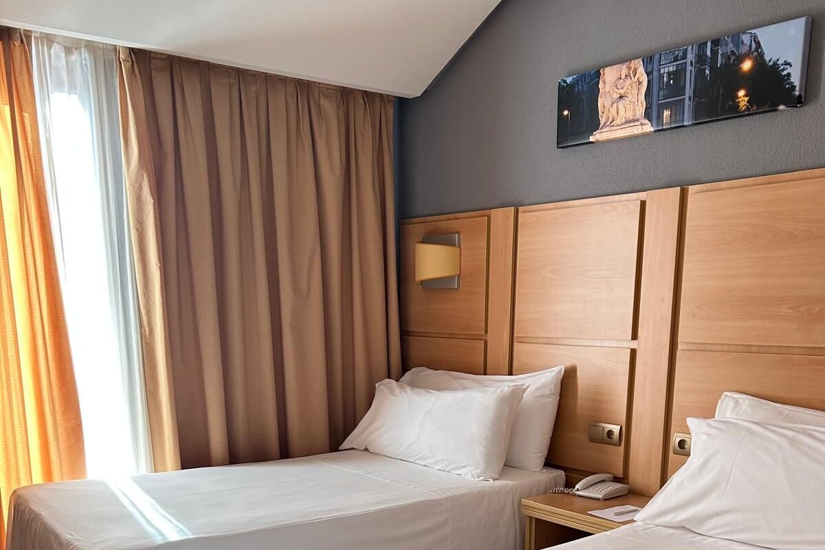 Standard Twin Room | Down comforters, minibar, in-room safe, desk