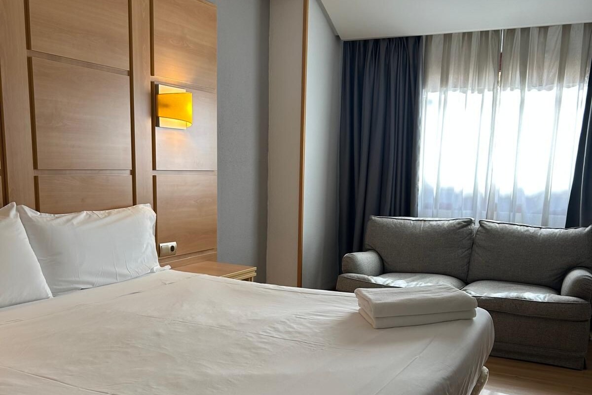 Standard Double Room | Down comforters, minibar, in-room safe, desk