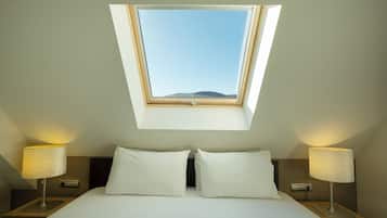 Donzen dekbedden, een minibar, een kluis op de kamer, een bureau