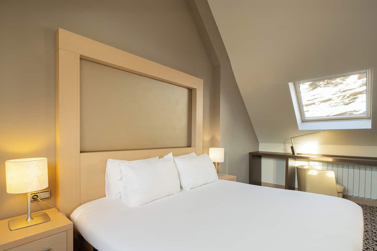 1 habitación, edredón, minibar y caja de seguridad en la habitación
