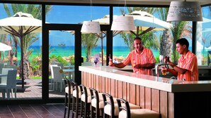 Bar ved bassenget