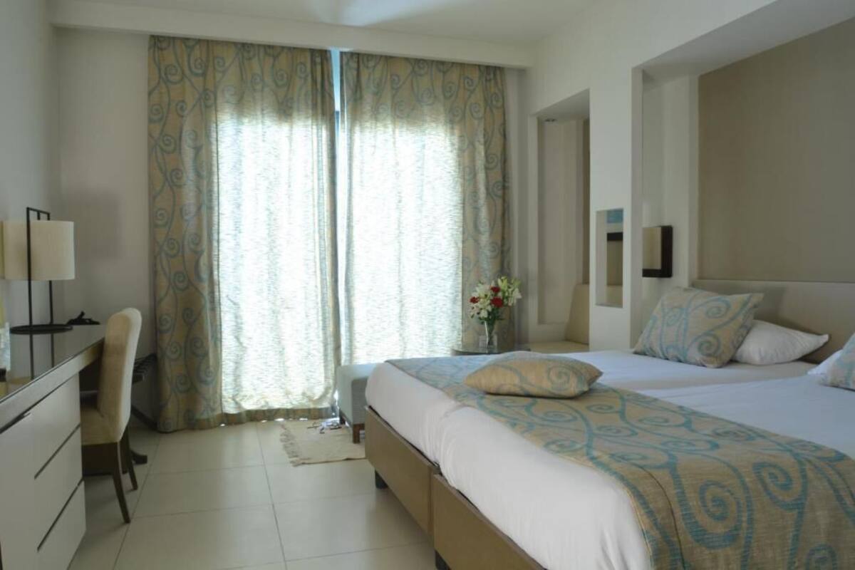 Minibar, in-room safe, blackout curtains, free WiFi