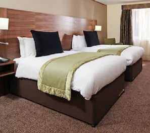 Standard Room, 2 Single Beds | In-room safe, desk, blackout curtains, iron/ironing board