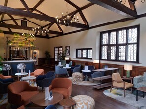 2 bars/lounges - voco Letchworth Hall by IHG (Letchworth)