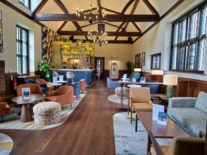 2 bars/lounges - voco Letchworth Hall by IHG (Letchworth)