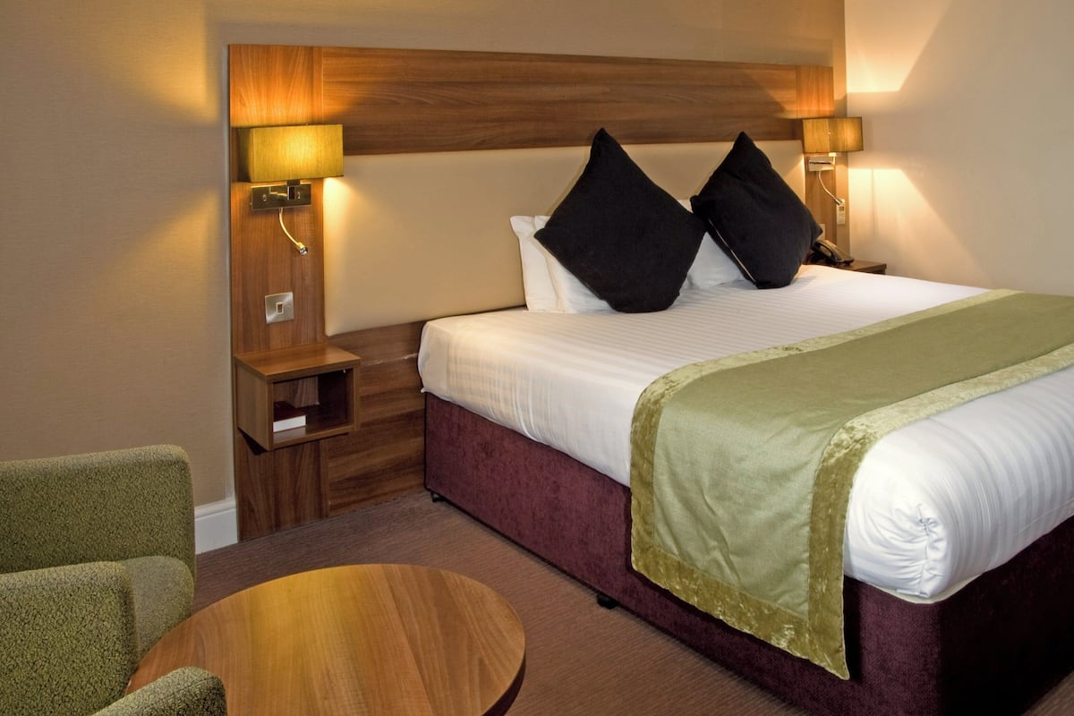 Desk, blackout drapes, iron/ironing board, free WiFi