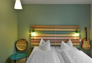 Zweibettzimmer, 2 Einzelbetten | Allergikerbettwaren, Schreibtisch, Verdunkelungsvorhänge