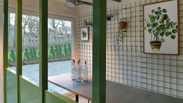 Se ofrece un desayuno bufé (15 EUR por persona)