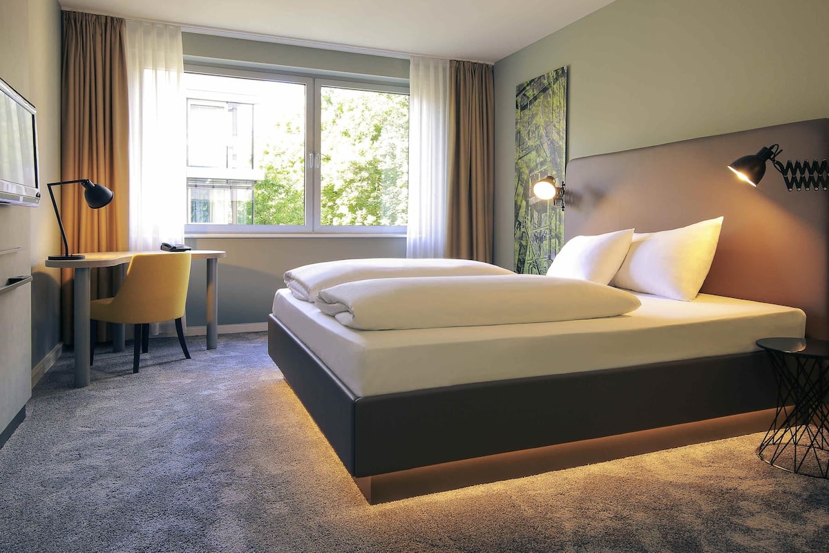 1 bedroom, hypo-allergenic bedding, minibar, in-room safe