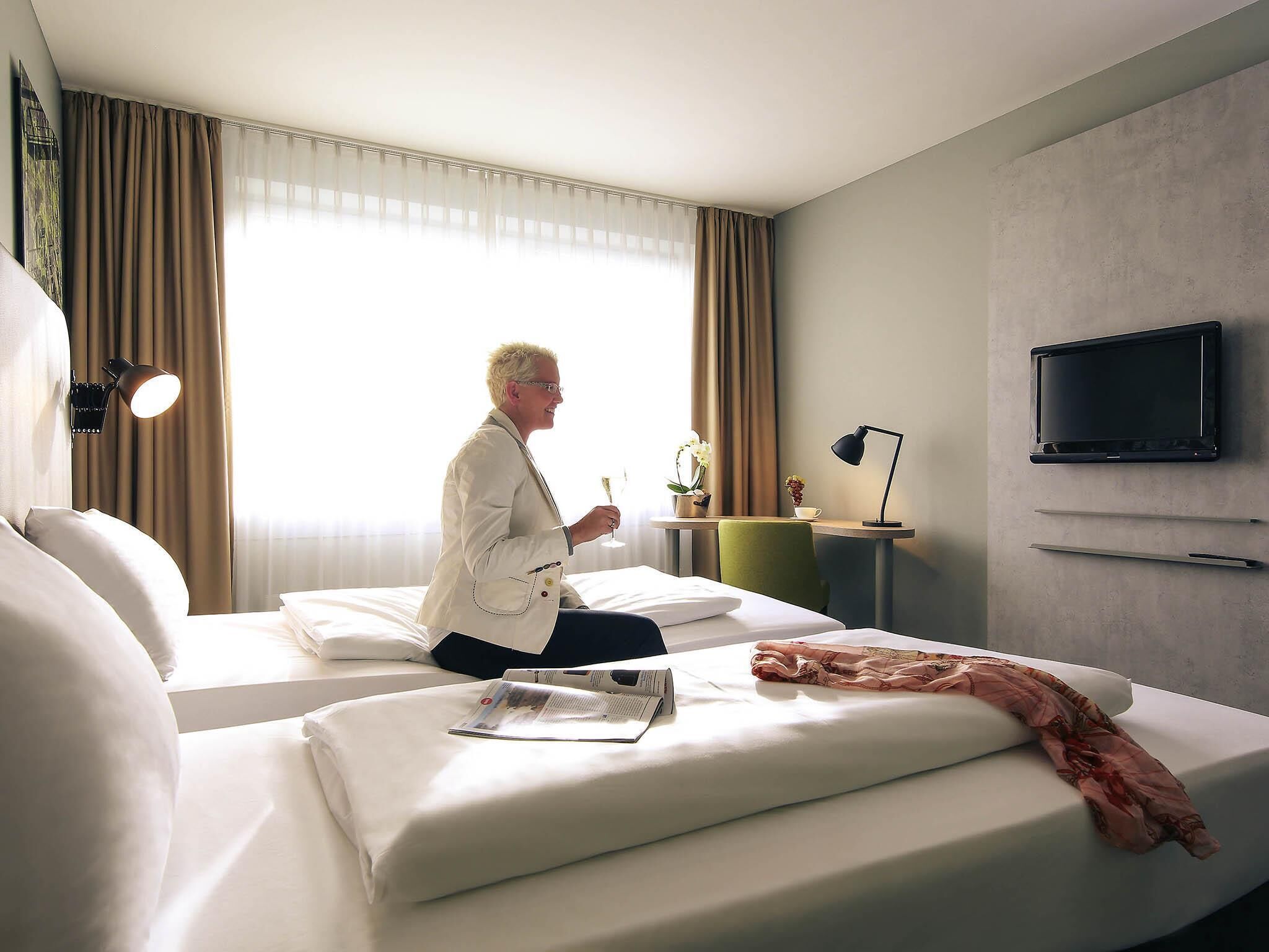 Standardzimmer, 2 Einzelbetten | Allergikerbettwaren, Minibar, Zimmersafe, Schreibtisch