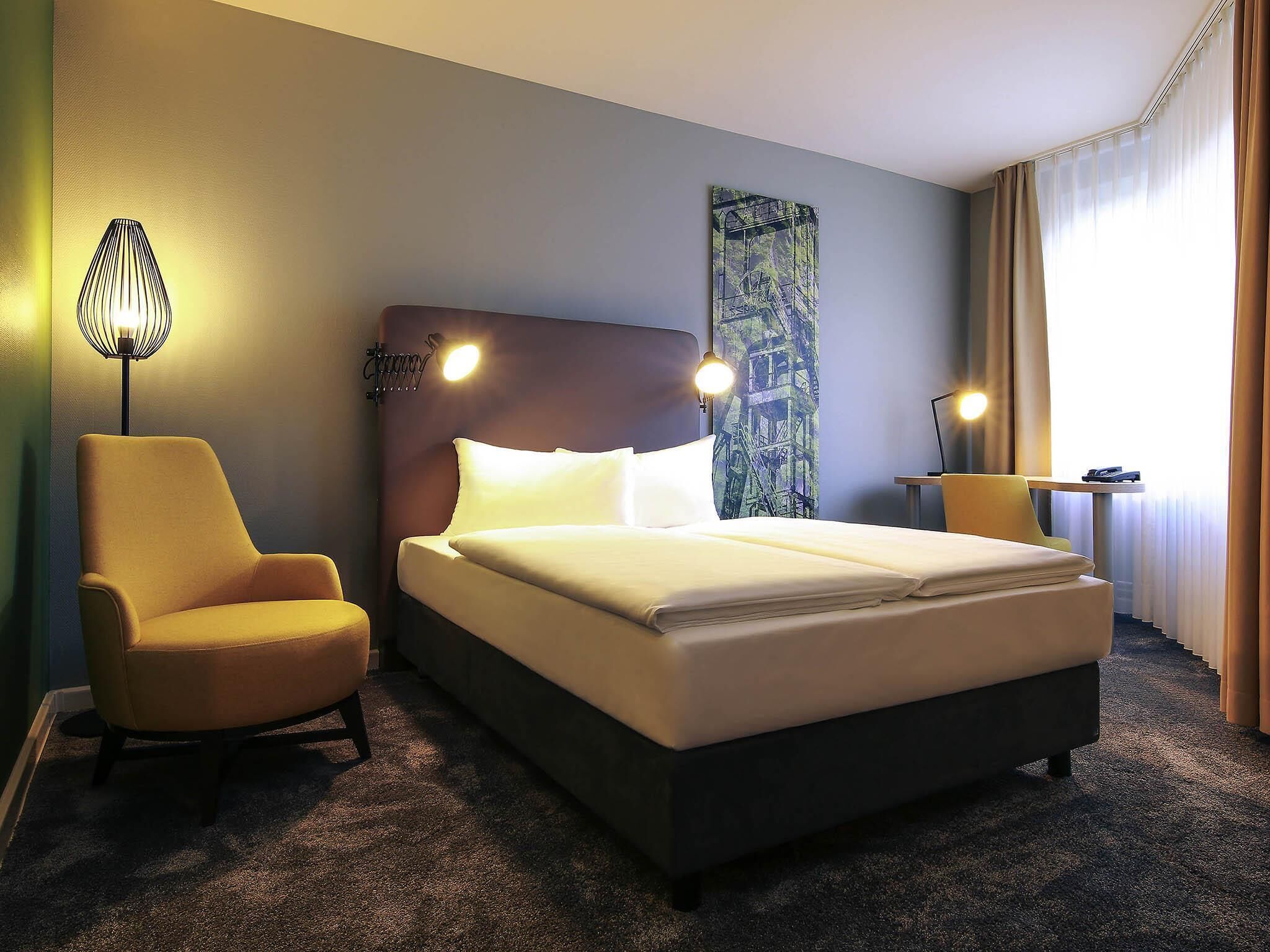 Deluxe Room, 1 Double Bed | Hypo-allergenic bedding, minibar, in-room safe, desk