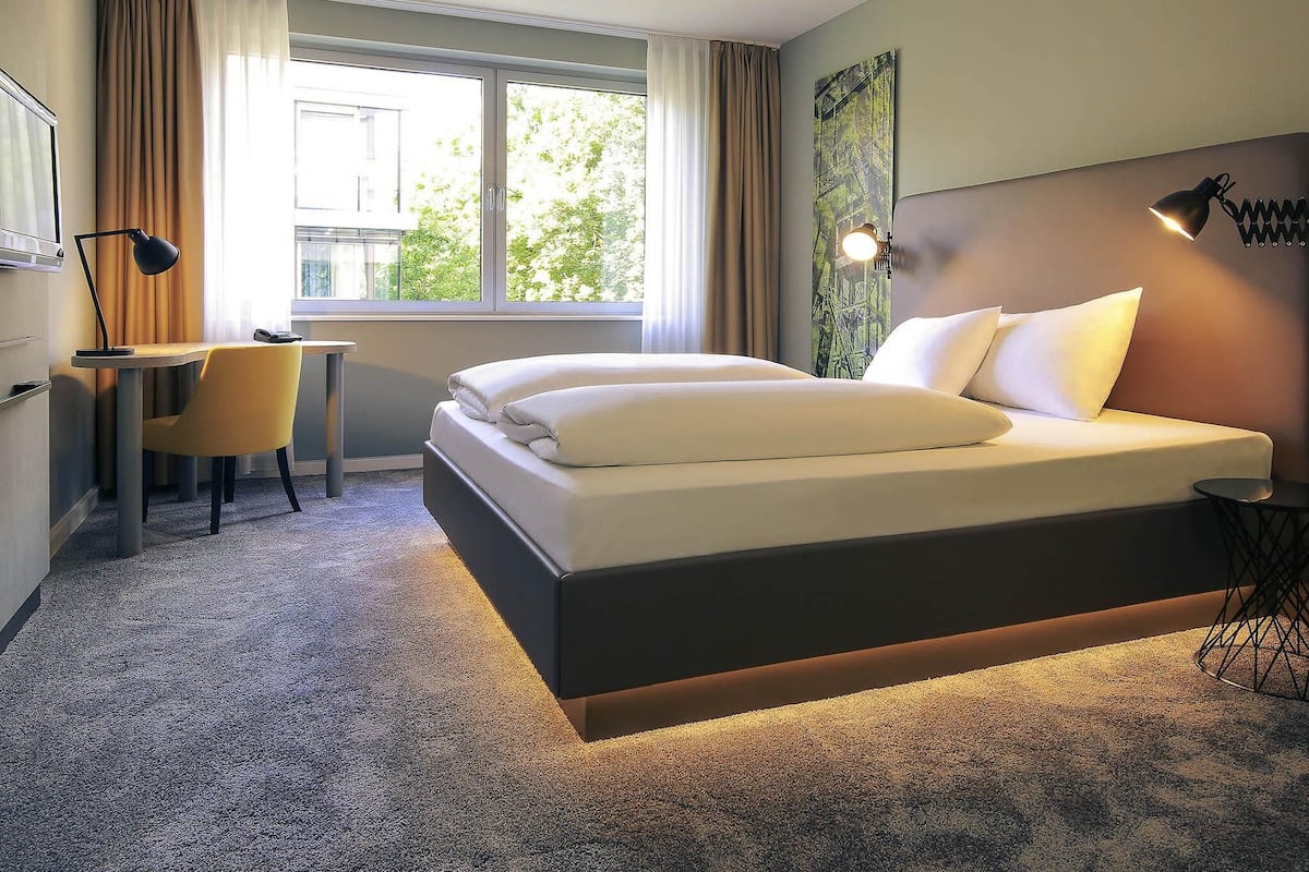 Hypo-allergenic bedding, minibar, in-room safe, desk