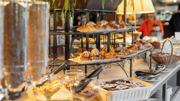 Colazione a buffet inclusa, servita tutte le mattine