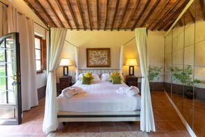 Suite Spa Bath | Ropa de cama de alta calidad, edredón, camas con pillow-top y minibar