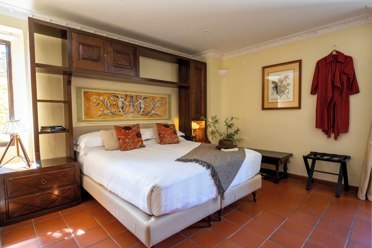 Klassieke kamer | Luxe beddengoed, donsdekens, pillowtop-bedden, een minibar